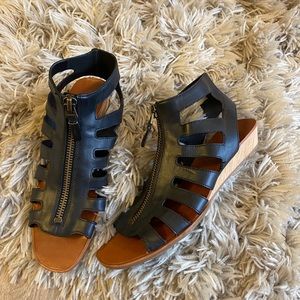 Zip up gladiator sandal